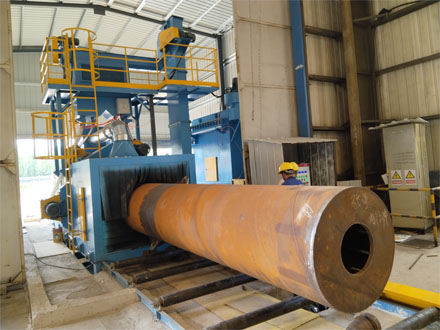 Comparison of effects before and after cleaning with the steel pipe external wall shot blasting machine